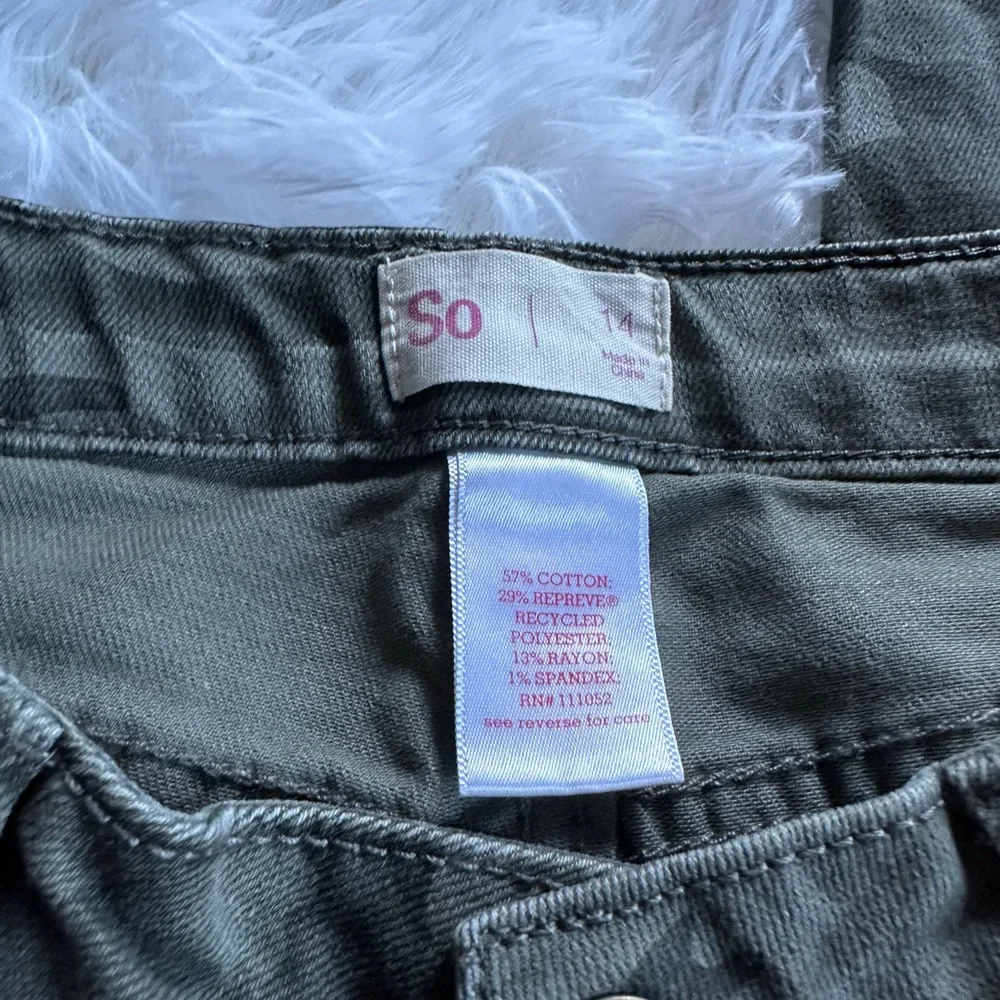 SO Girls Jeans Camo distressed holes Skinny Jeans Size 14 Green Denim like new